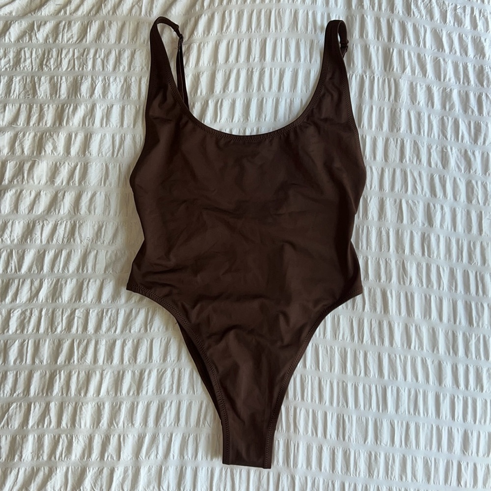 SKIMS signature swim scoop neck one piece NEW